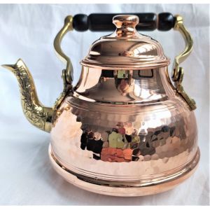 Медный чайник Турция с дер.ручкой отбитый в ручную